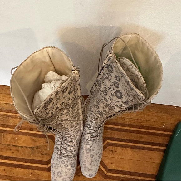 Anna Sui x Emma Hope Ivy Tapestry Lace-Up Boot - Picture 5 of 16